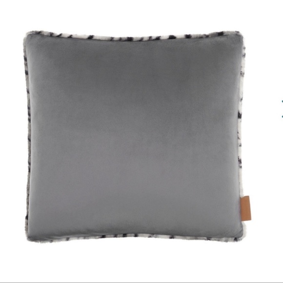 UGG Faux Fur Pillow Set (of Two) NWT - Picture 2 of 2